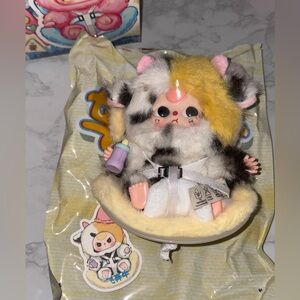 Baby Three Vehicle-Mounted Baby CONFIRMED Baby Cow